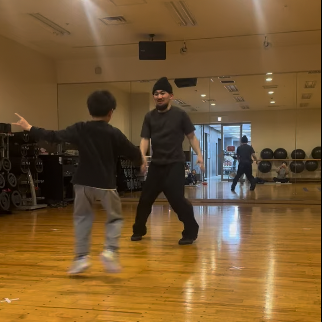 講師と子どものレッスン風景
