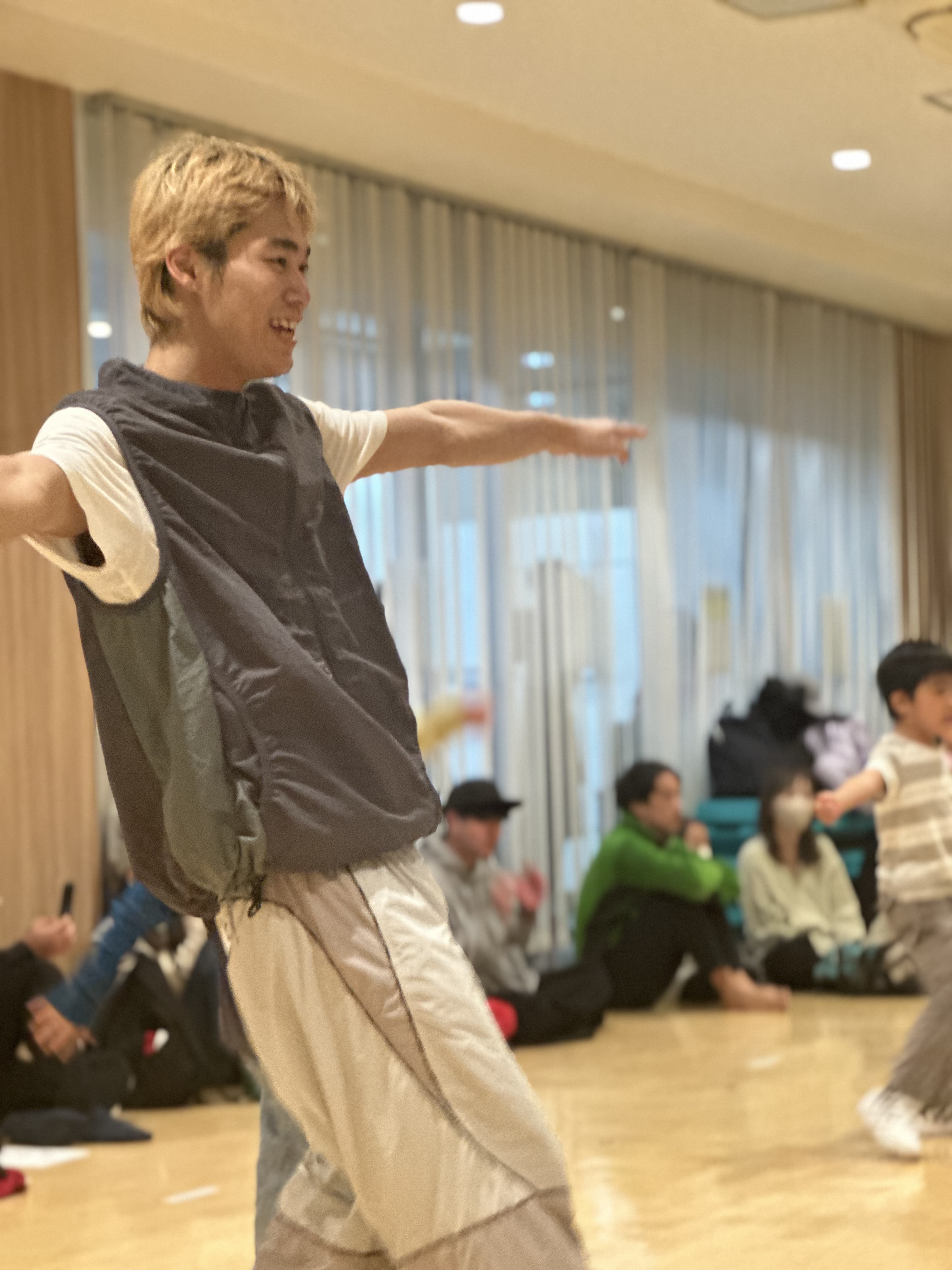 笑顔で指導するSHOSEI講師